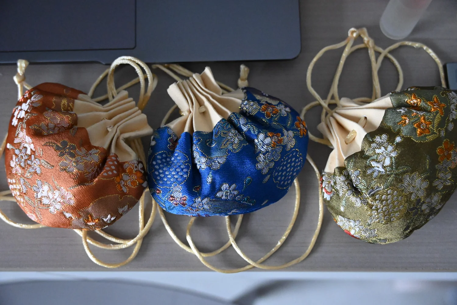 Real photo of three Terra Picta sachet colors